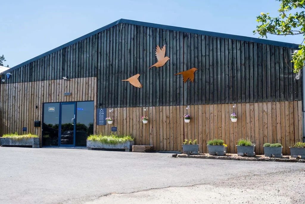 welcome to three wrens distillery