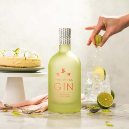 key lime pie gin squeezing lime cake stand